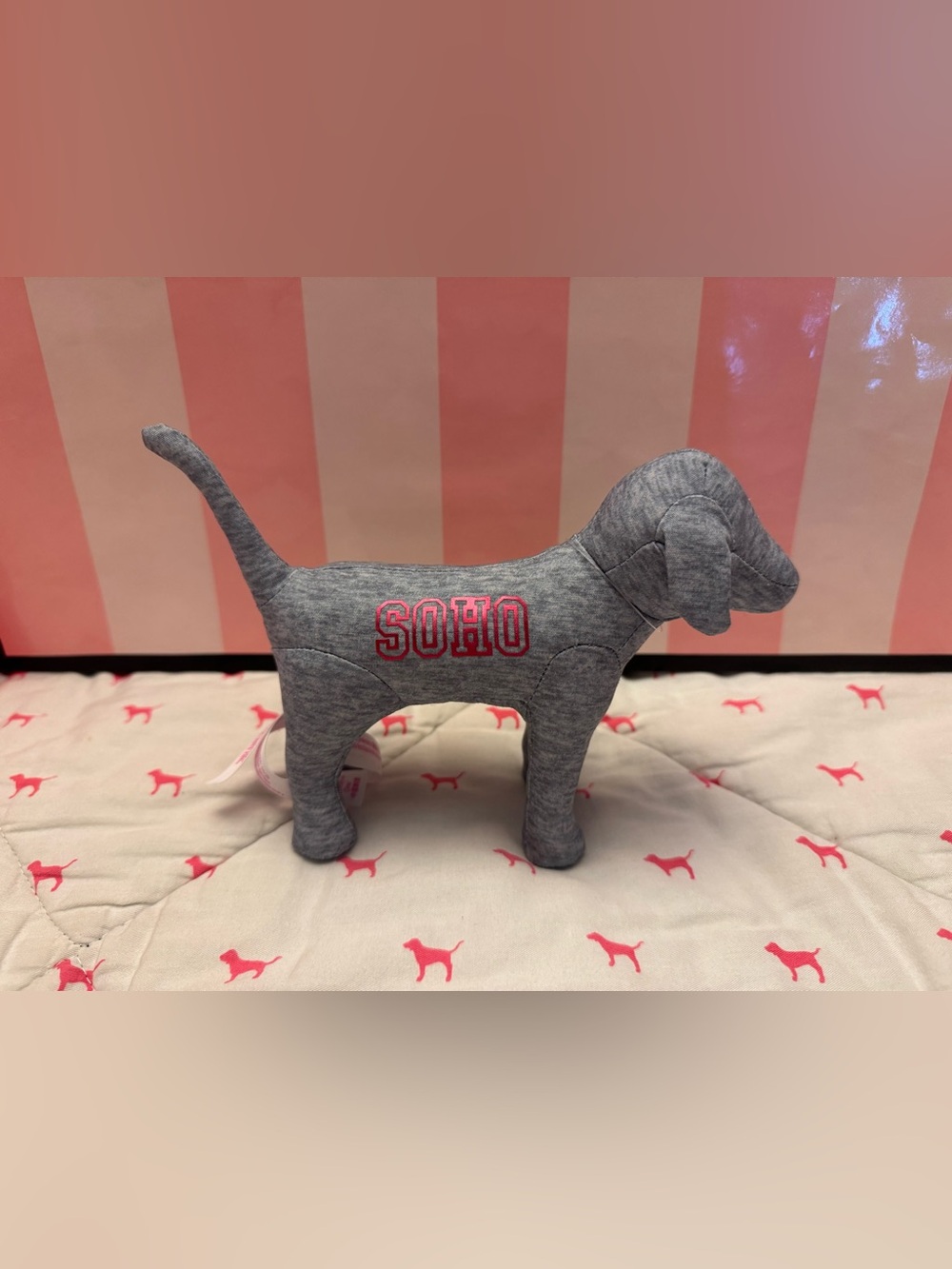 VICTORIA’S SECRET VS PINK STORE EXCLUSIVE SOHO NYC DISPLAY DOG PUP GRAY LOGO NWT